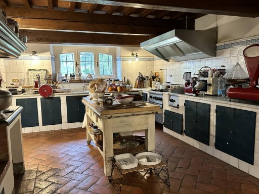 Villa Vaiano  FOR SALE