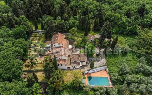 Colonica Prato  VENDITA