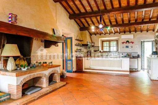 Colonica Prato  VENDITA