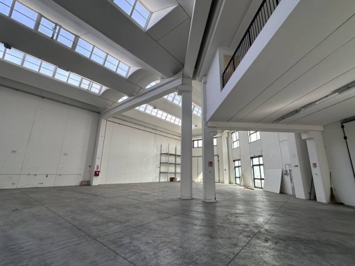 Capannone con Appartamento Prato  AFFITTO