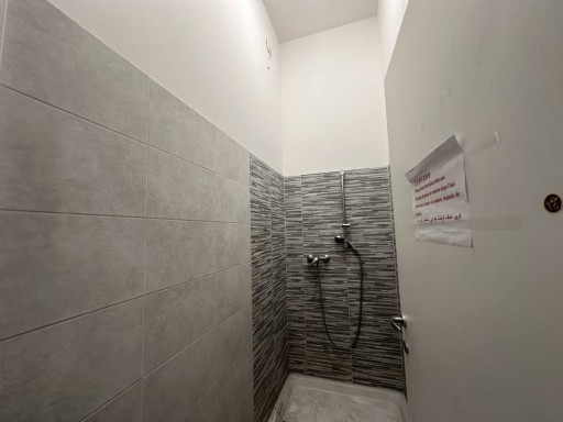 Capannone con Appartamento Prato  AFFITTO